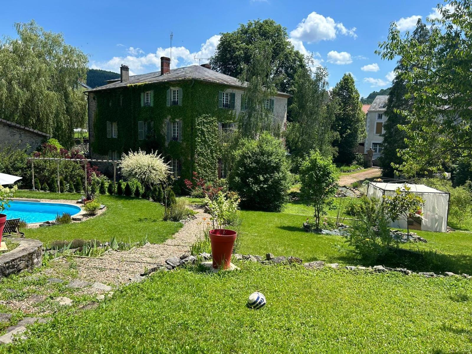 Le Clos Bourbon Ferrières-sur-Sichon Exterior foto